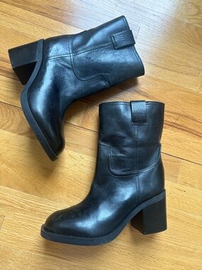 Schutz Wyatt Bootie